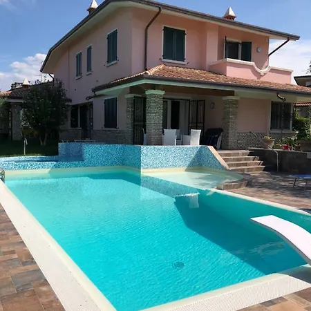 Oasi Del Lago Blu سيرمِيوني
